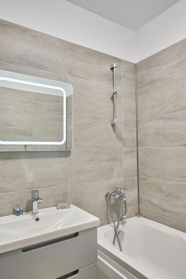 Crazy Sea View 1Br Apartment Spa Pools Resort Mamaia Exterior photo